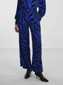 Titelseite 36 Y.A.S YASZIGSA RECHTE BROEK