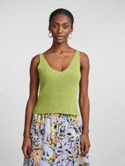 Titelseite 19 Y.A.S YASLUNA MOUWLOZE TOP